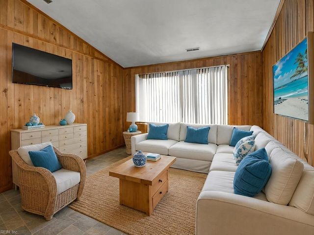 900 Meadowburm CIR, Virginia Beach, VA 23452