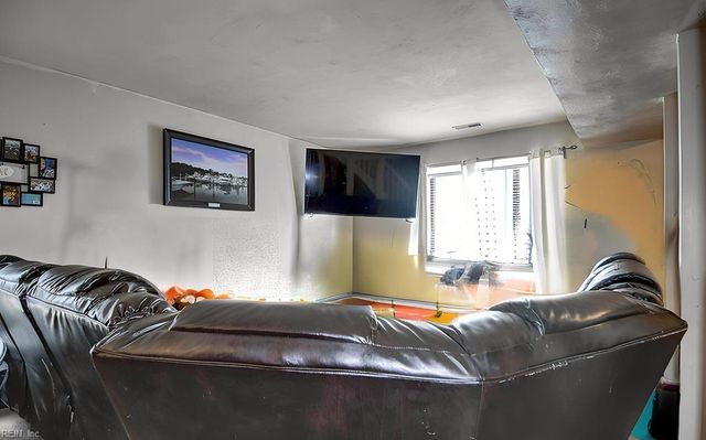 900 Meadowburm CIR, Virginia Beach, VA 23452