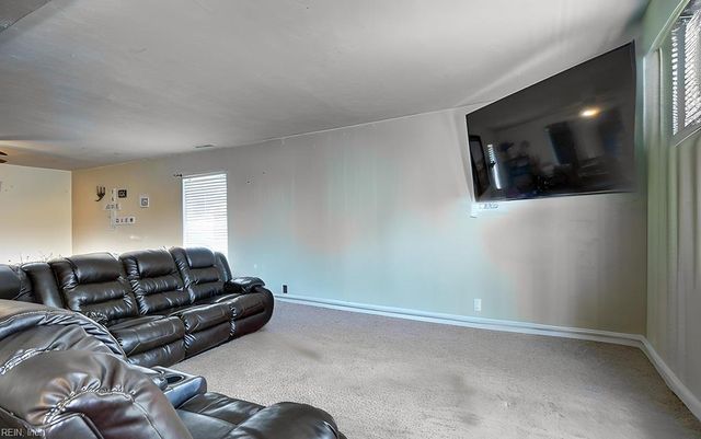 900 Meadowburm CIR, Virginia Beach, VA 23452