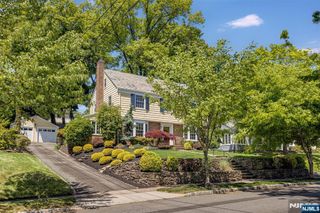 90 Stonehouse Road, Glen Ridge, NJ 07028