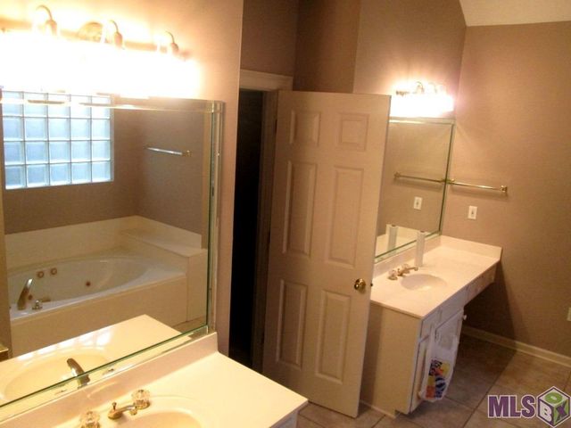 1715 Foxton Ct, Baton Rouge, LA 70815