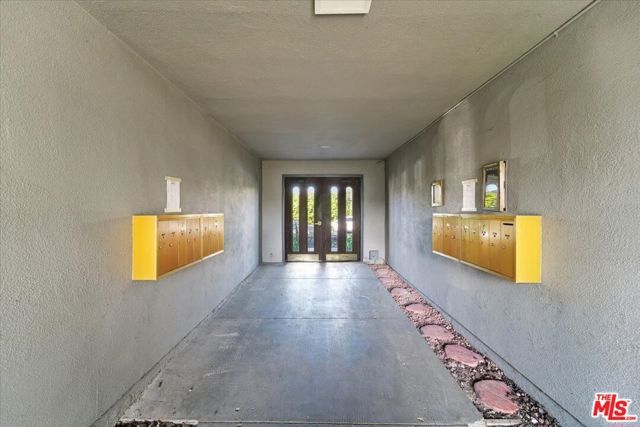 22030 Calvert Street 6, Woodland Hills (los Angeles), CA 91367