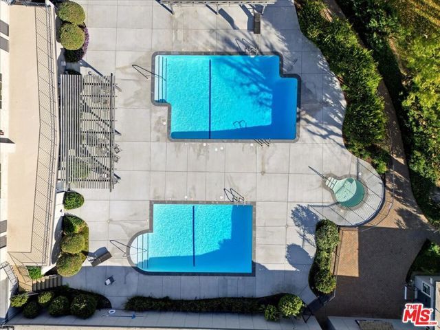 22030 Calvert Street 6, Woodland Hills (los Angeles), CA 91367