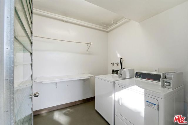 22030 Calvert Street 6, Woodland Hills (los Angeles), CA 91367