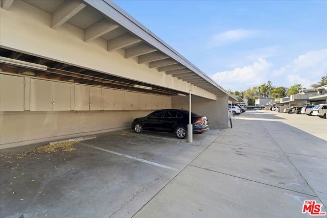 22030 Calvert Street 6, Woodland Hills (los Angeles), CA 91367