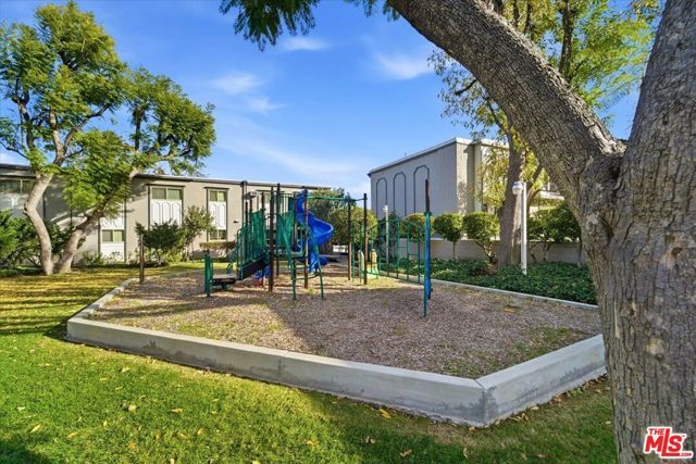 22030 Calvert Street 6, Woodland Hills (los Angeles), CA 91367