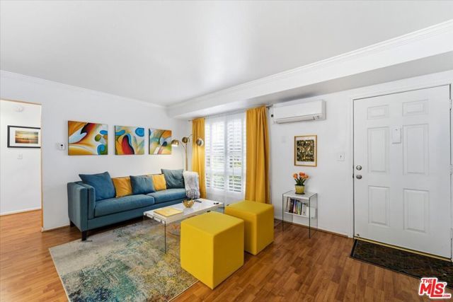 22030 Calvert Street 6, Woodland Hills (los Angeles), CA 91367