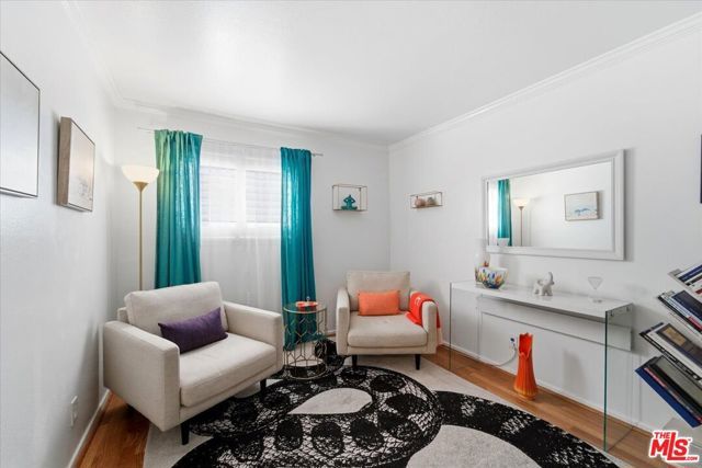 22030 Calvert Street 6, Woodland Hills (los Angeles), CA 91367
