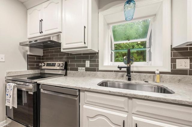 37 Indian Springs DR, Newport News, VA 23606