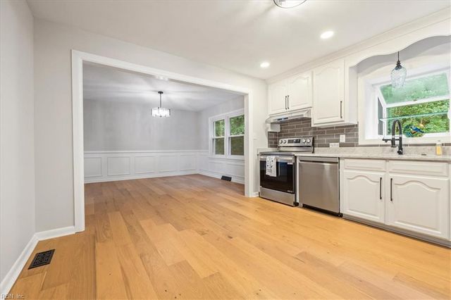 37 Indian Springs DR, Newport News, VA 23606