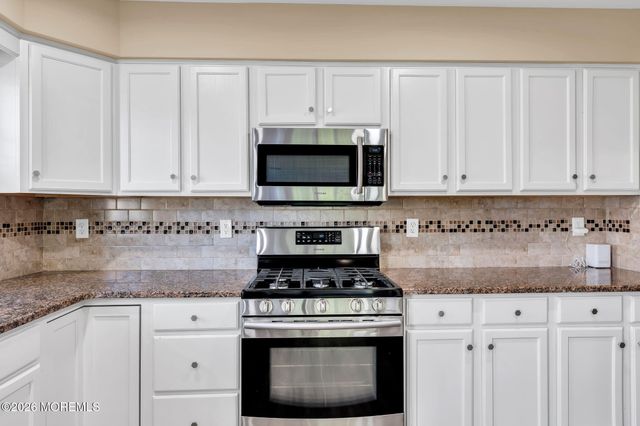5 Shadow Creek Court, Jackson, NJ 08527