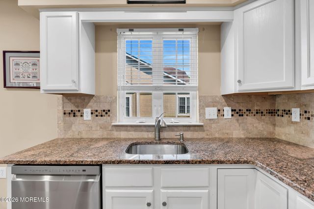 5 Shadow Creek Court, Jackson, NJ 08527