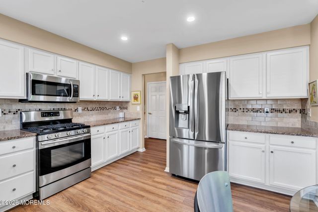 5 Shadow Creek Court, Jackson, NJ 08527