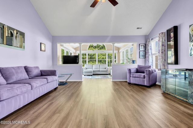 5 Shadow Creek Court, Jackson, NJ 08527