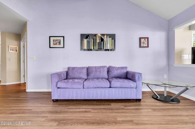 5 Shadow Creek Court, Jackson, NJ 08527