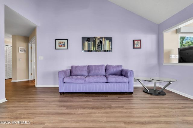 5 Shadow Creek Court, Jackson, NJ 08527