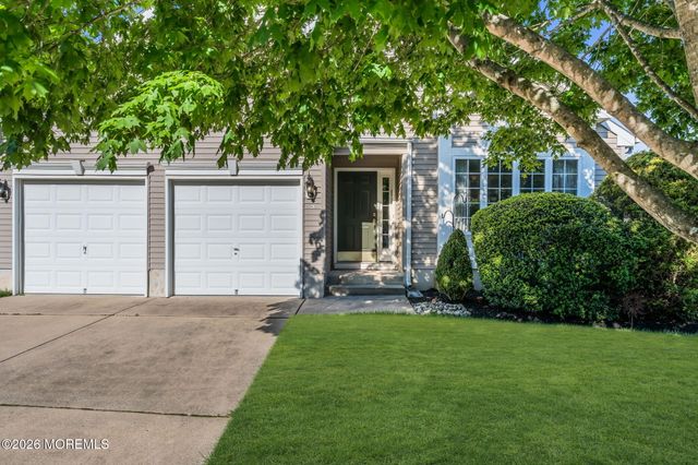 5 Shadow Creek Court, Jackson, NJ 08527