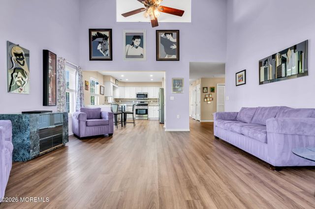 5 Shadow Creek Court, Jackson, NJ 08527