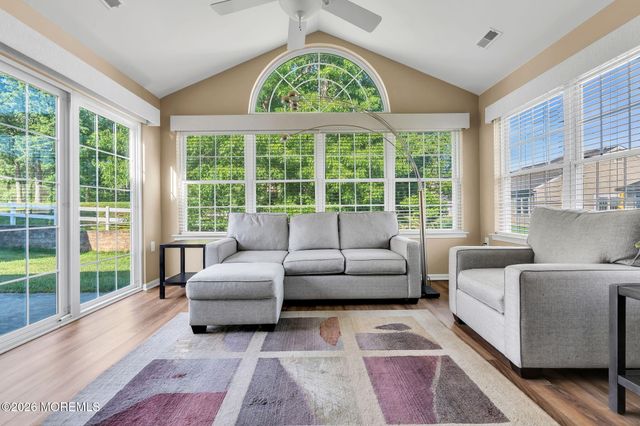 5 Shadow Creek Court, Jackson, NJ 08527