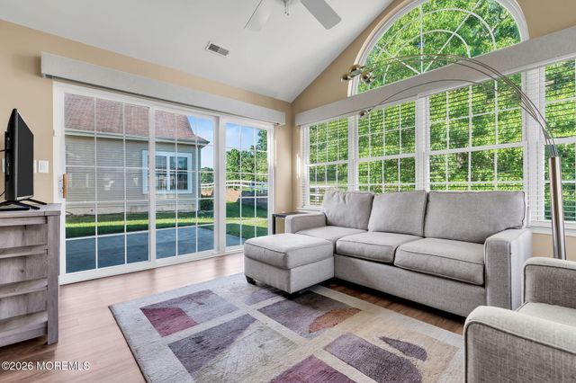 5 Shadow Creek Court, Jackson, NJ 08527