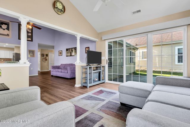 5 Shadow Creek Court, Jackson, NJ 08527