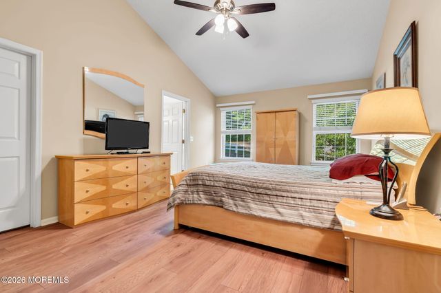 5 Shadow Creek Court, Jackson, NJ 08527