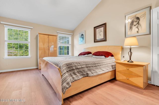 5 Shadow Creek Court, Jackson, NJ 08527