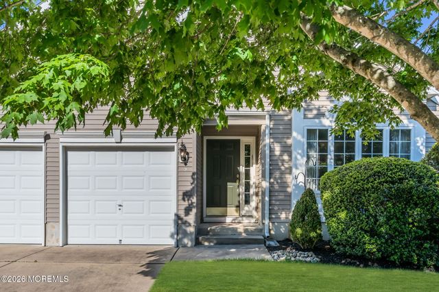 5 Shadow Creek Court, Jackson, NJ 08527