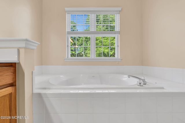 5 Shadow Creek Court, Jackson, NJ 08527