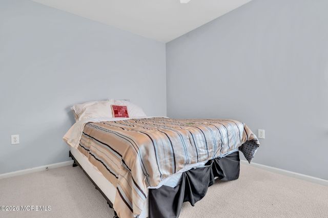 5 Shadow Creek Court, Jackson, NJ 08527