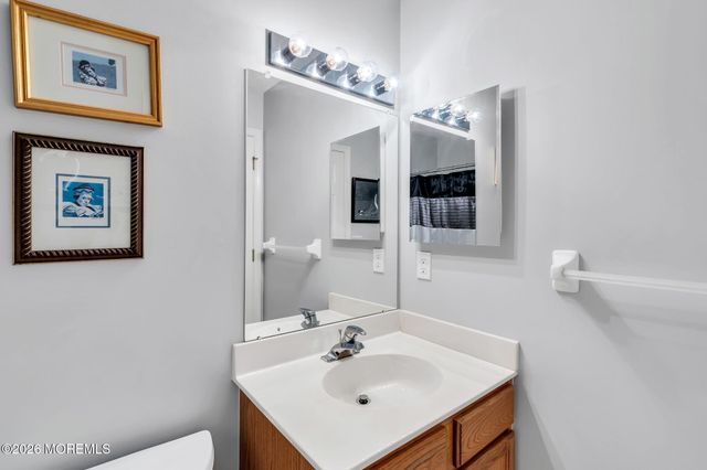 5 Shadow Creek Court, Jackson, NJ 08527