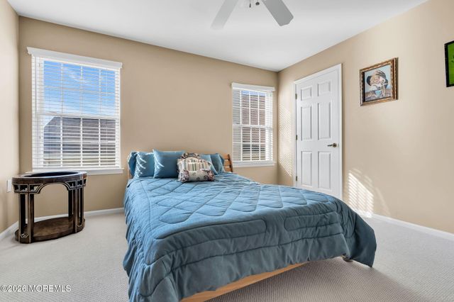5 Shadow Creek Court, Jackson, NJ 08527