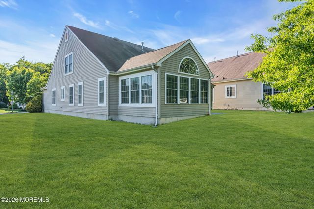 5 Shadow Creek Court, Jackson, NJ 08527