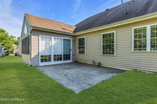 5 Shadow Creek Court, Jackson, NJ 08527
