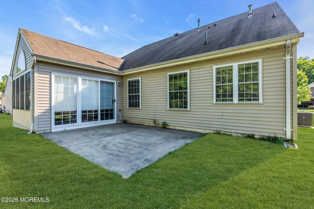 5 Shadow Creek Court, Jackson, NJ 08527