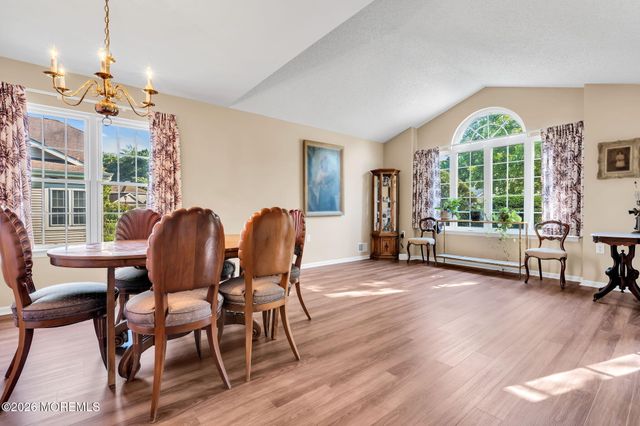 5 Shadow Creek Court, Jackson, NJ 08527