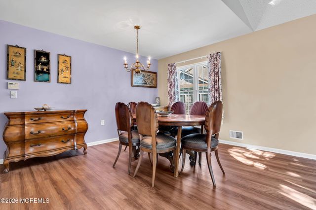 5 Shadow Creek Court, Jackson, NJ 08527