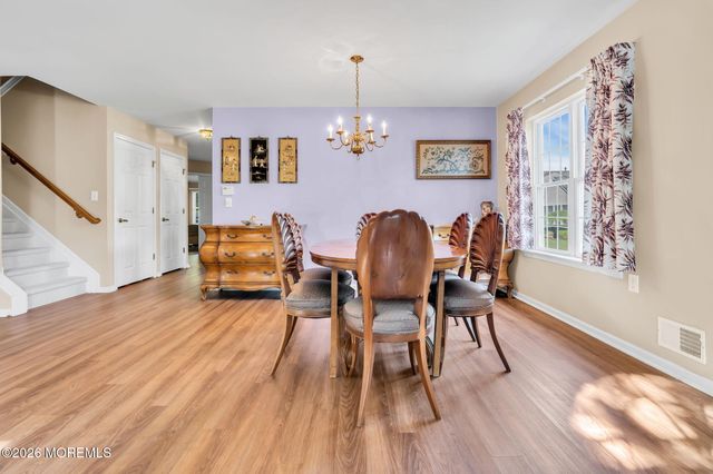 5 Shadow Creek Court, Jackson, NJ 08527