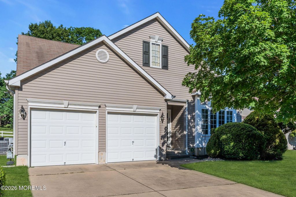 5 Shadow Creek Court, Jackson, NJ 08527