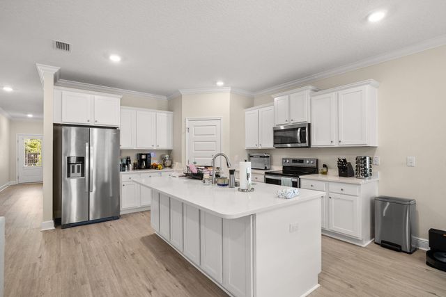 93 Eagles Nest Drive, Freeport, FL 32439