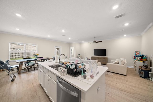 93 Eagles Nest Drive, Freeport, FL 32439