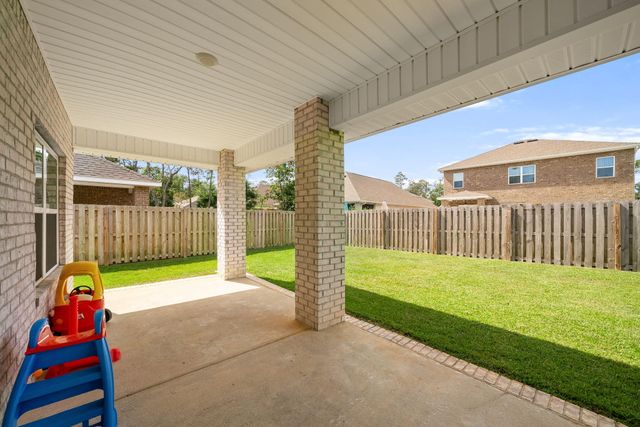 93 Eagles Nest Drive, Freeport, FL 32439