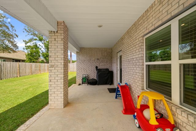 93 Eagles Nest Drive, Freeport, FL 32439