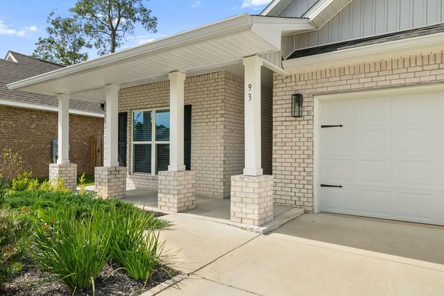 93 Eagles Nest Drive, Freeport, FL 32439