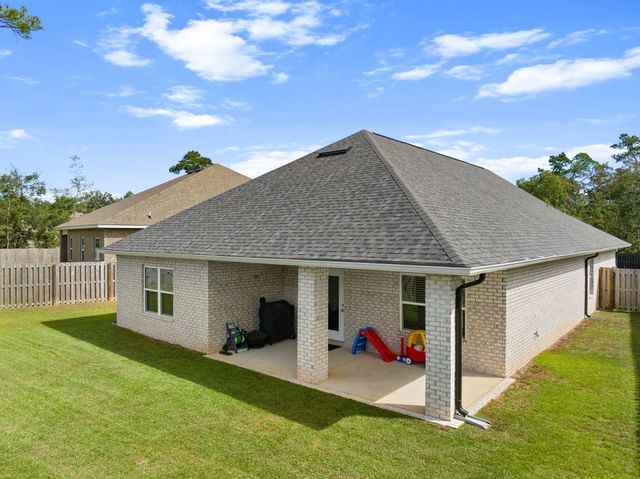 93 Eagles Nest Drive, Freeport, FL 32439