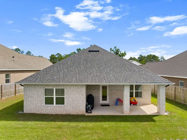 93 Eagles Nest Drive, Freeport, FL 32439