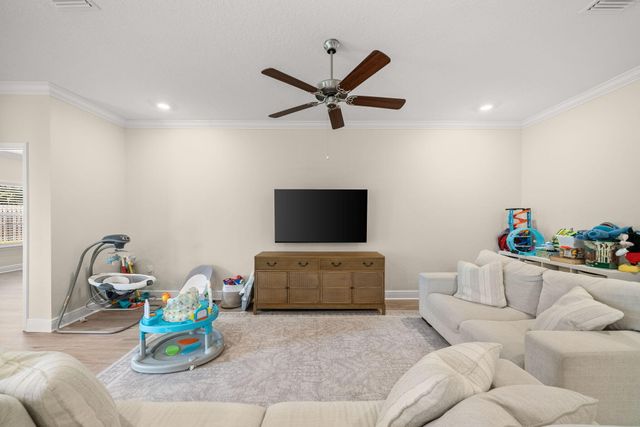 93 Eagles Nest Drive, Freeport, FL 32439