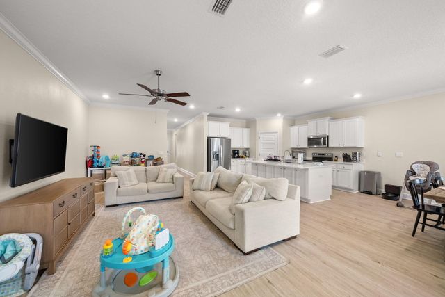 93 Eagles Nest Drive, Freeport, FL 32439