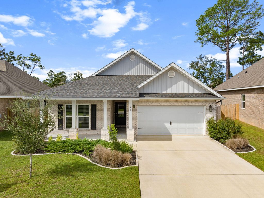 93 Eagles Nest Drive, Freeport, FL 32439