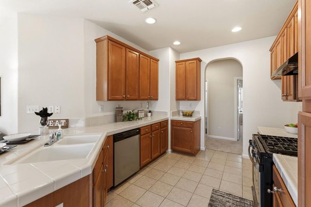 3201 Natoma St, Sacramento, CA 95833